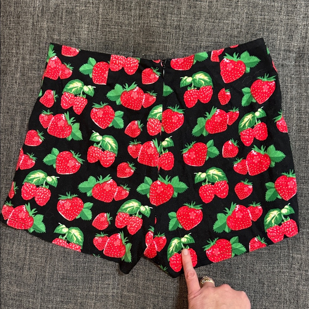 🍓 Kling Strawberry Print High-Waisted Shorts | Retro Novelty Cotton 🍓 - Picture 7 of 8